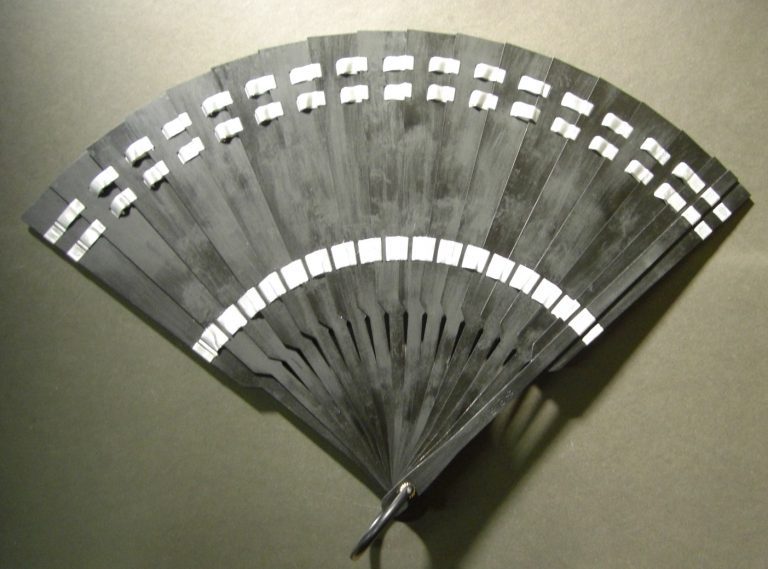 総鉄扇 - 京扇子の春吉 [鉄扇と舞扇子の製造販売・特注]